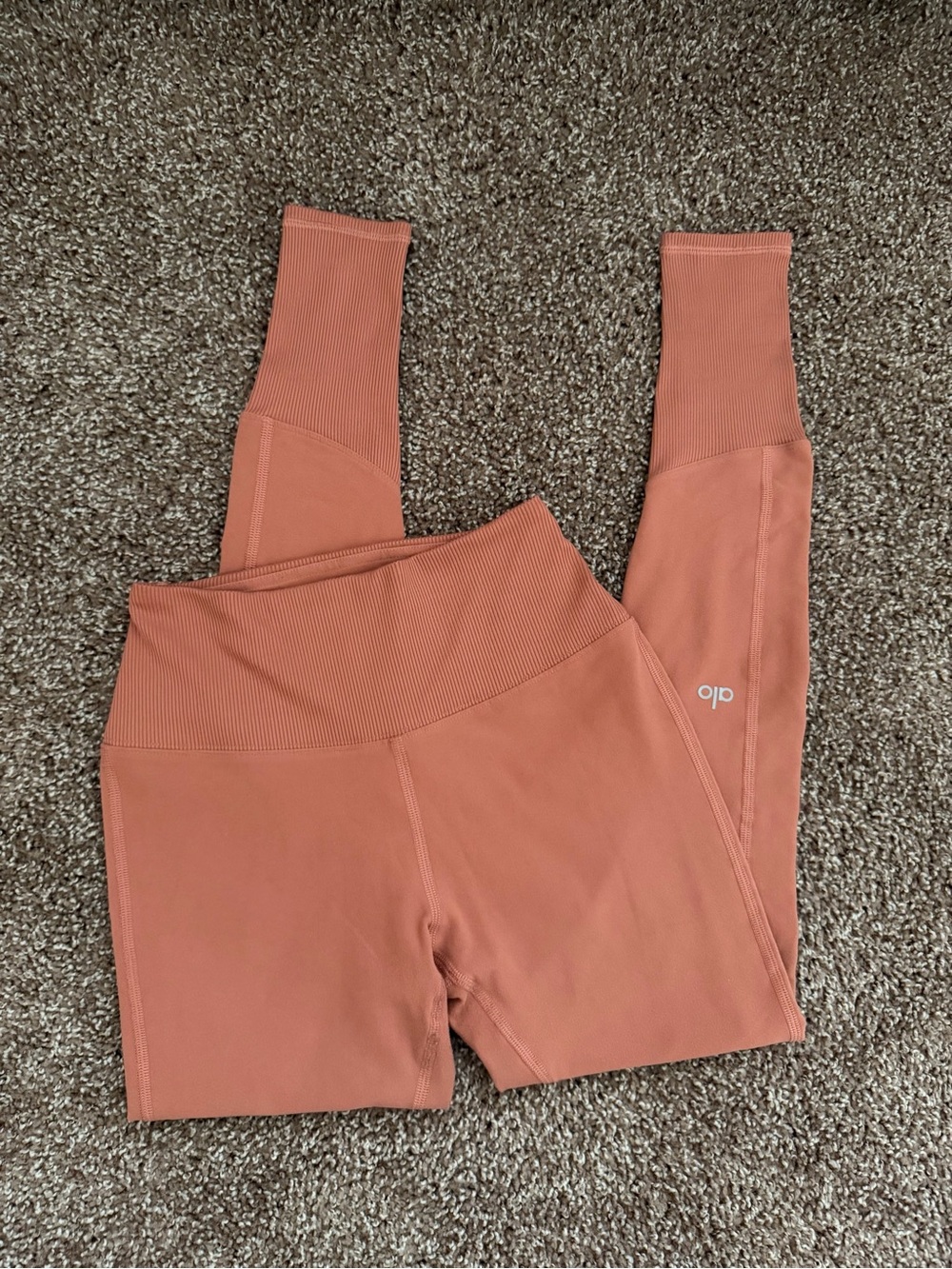 ALO Yoga High-Waist Ribbed Leggings in Terracotta